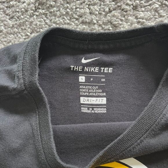 Nike Kobe Bryant Retirement T Shirt Los Angeles Lakers 1996-2016 Black Sz Small - Picture 4 of 7